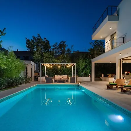 Villa Luxury Cippico Xxii With Pool Kaštela