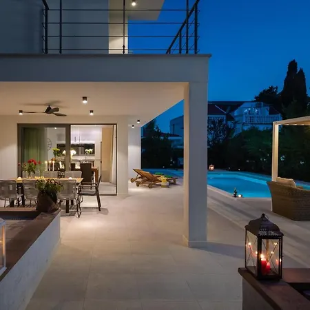 Luxury Cippico Xxii With Pool Villa Kaštela