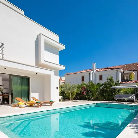 Luxury Cippico Xxii With Pool Villa *