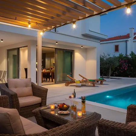 Luxury Cippico Xxii With Pool Villa
