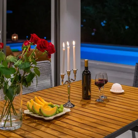 Luxury Cippico Xxii With Pool Villa