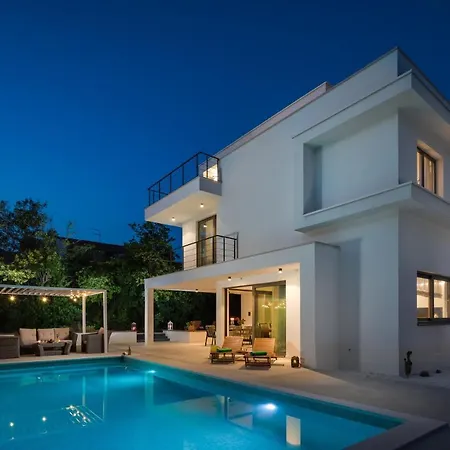 Luxury Cippico Xxii With Pool Kaštela