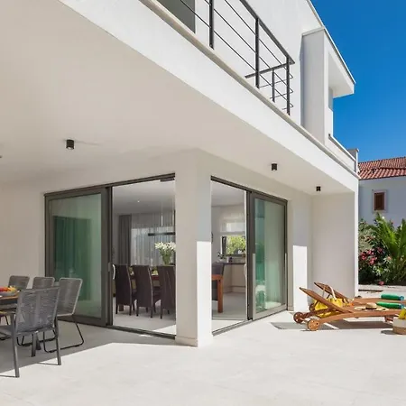 Luxury Cippico Xxii With Pool Kaštela