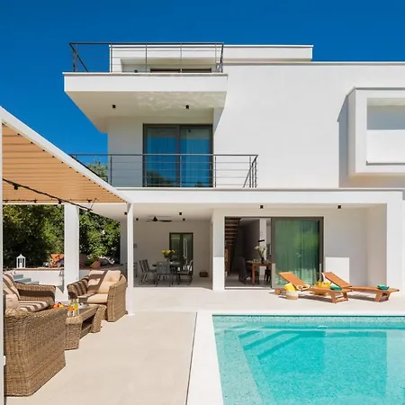 Luxury Cippico Xxii With Pool Villa *