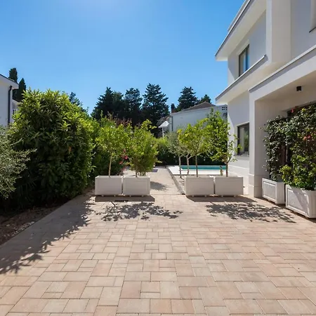 Villa Luxury Cippico Xxii With Pool *