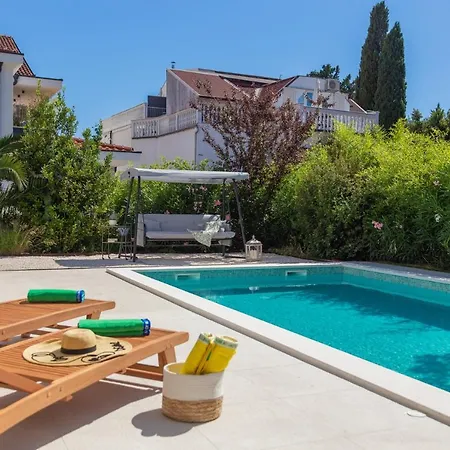 Luxury Cippico Xxii With Pool Villa *