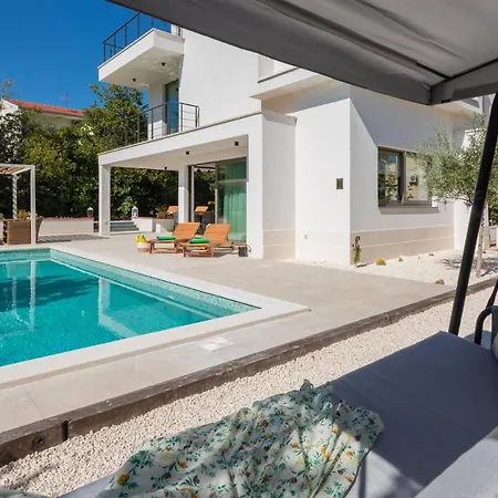 Luxury Cippico Xxii With Pool Villa Kaštela