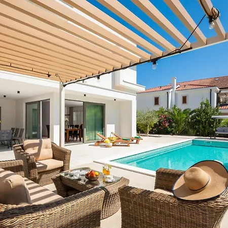 Luxury Cippico Xxii With Pool Kaštela