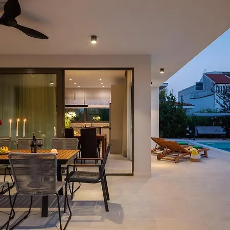 Villa Luxury Cippico Xxii With Pool *