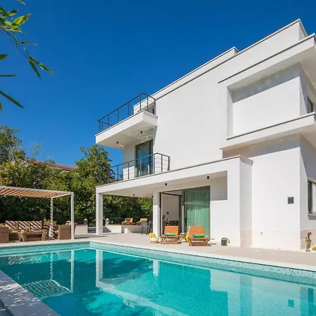 Villa Luxury Cippico Xxii With Pool *