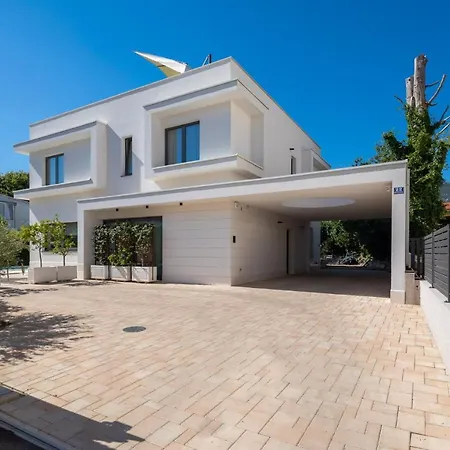 Luxury Cippico Xxii With Pool Villa *