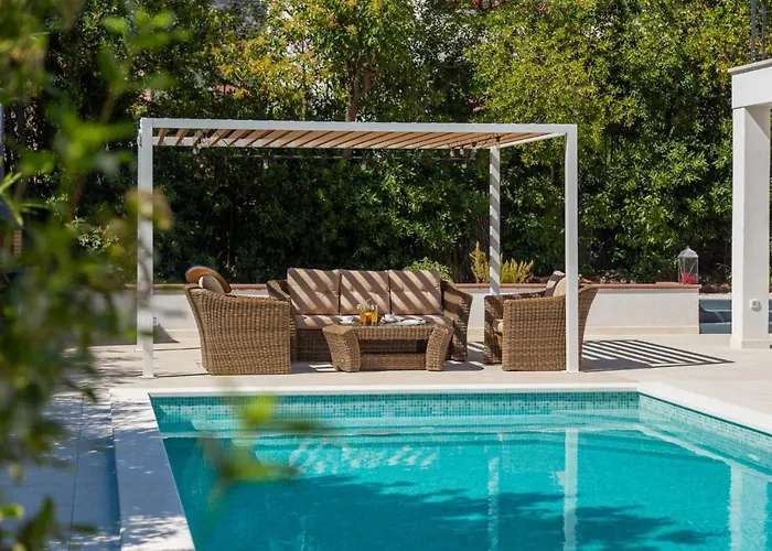 Luxury Cippico Xxii With Pool Willa Kaštela