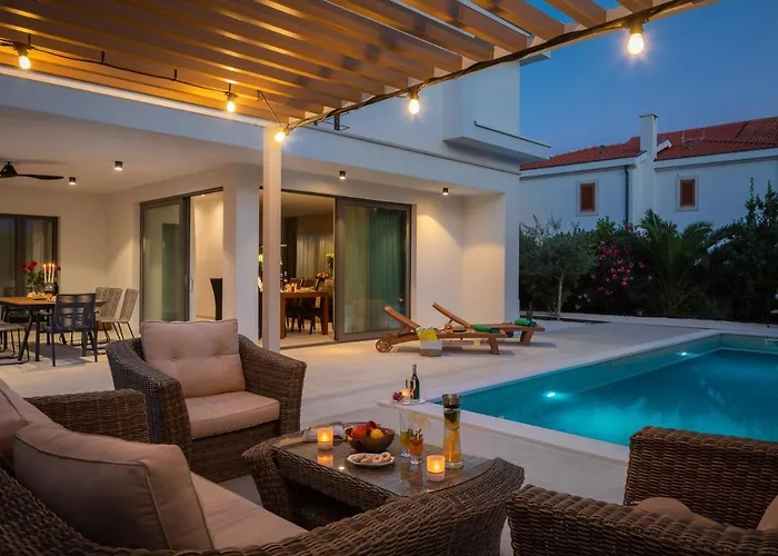 Luxury Cippico Xxii With Pool Willa