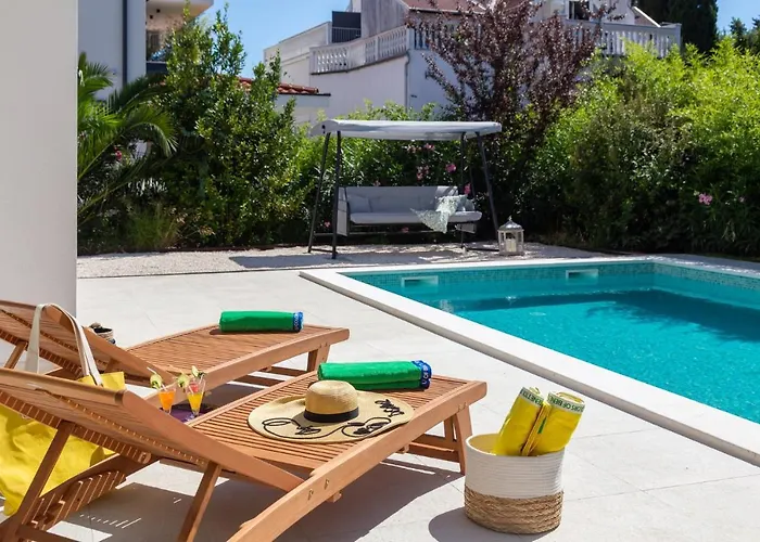 Luxury Cippico Xxii With Pool Willa