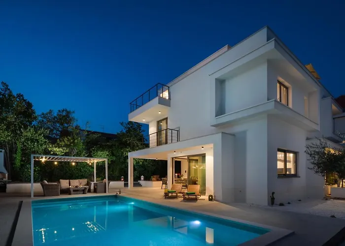 Luxury Cippico Xxii With Pool Kaštela