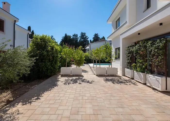 Willa Luxury Cippico Xxii With Pool *