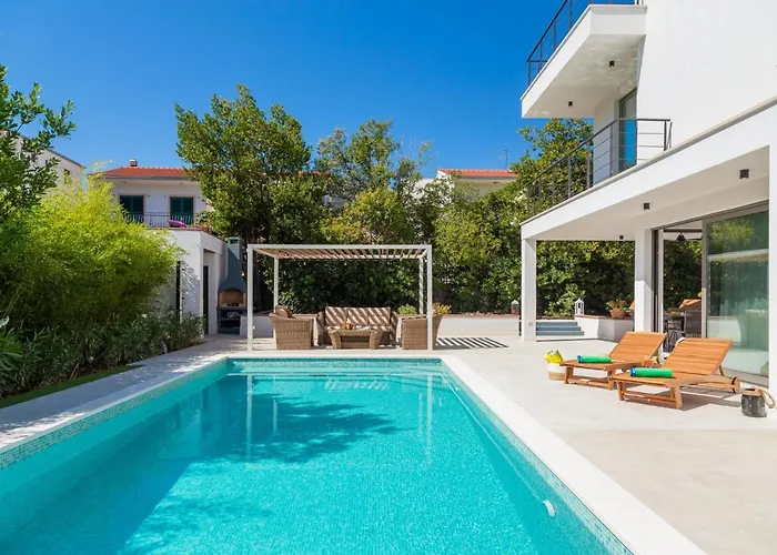 Luxury Cippico Xxii With Pool Willa Kaštela