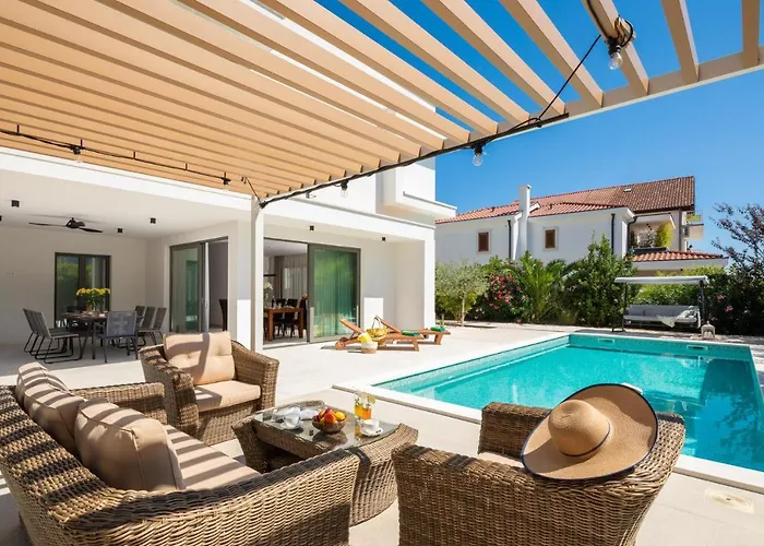 Luxury Cippico Xxii With Pool Kaštela